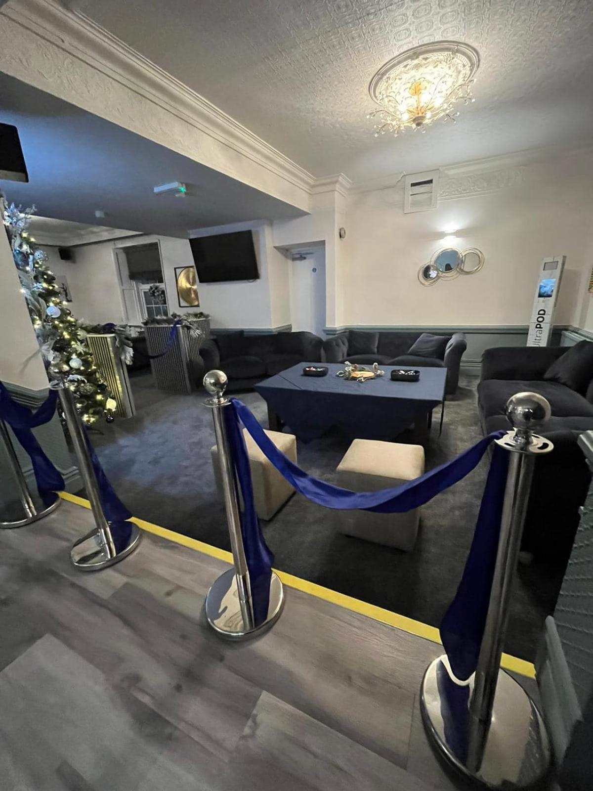 Thomas Arms 3* Llanelli