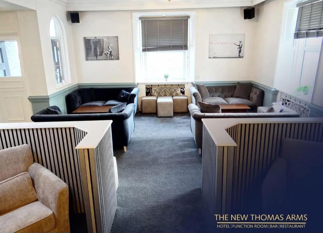 Thomas Arms 3* Llanelli