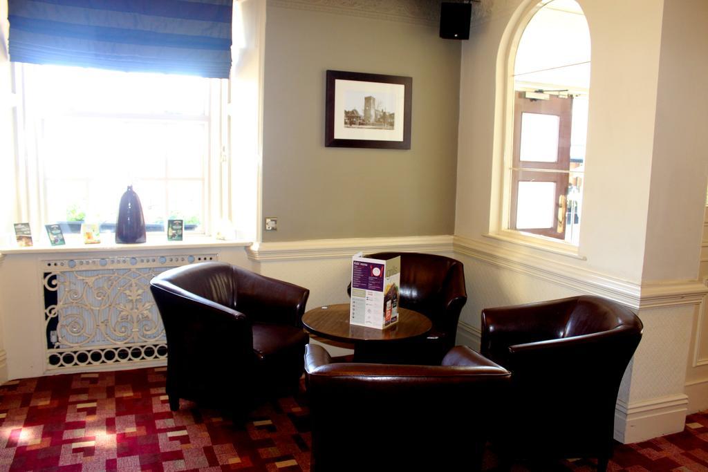 Thomas Arms 3* Llanelli