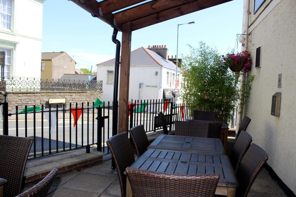 Thomas Arms 3* Llanelli