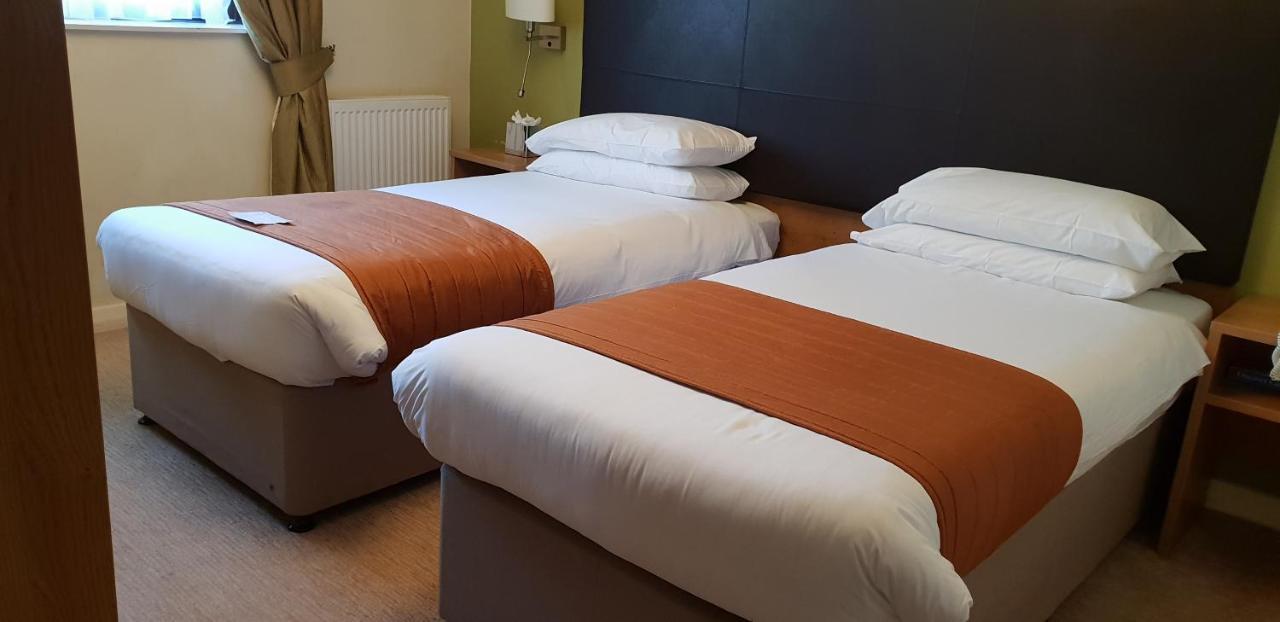 Thomas Arms 3* Llanelli